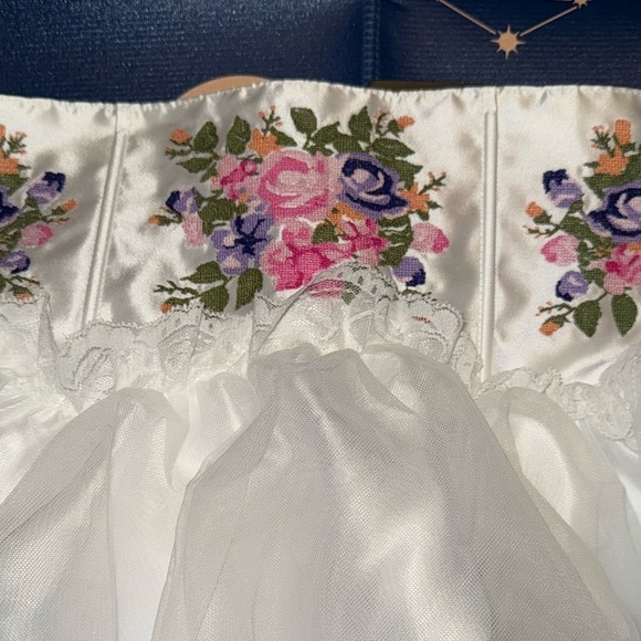 Sugar Thrillz garden skirt medium - Picture 3 of 4